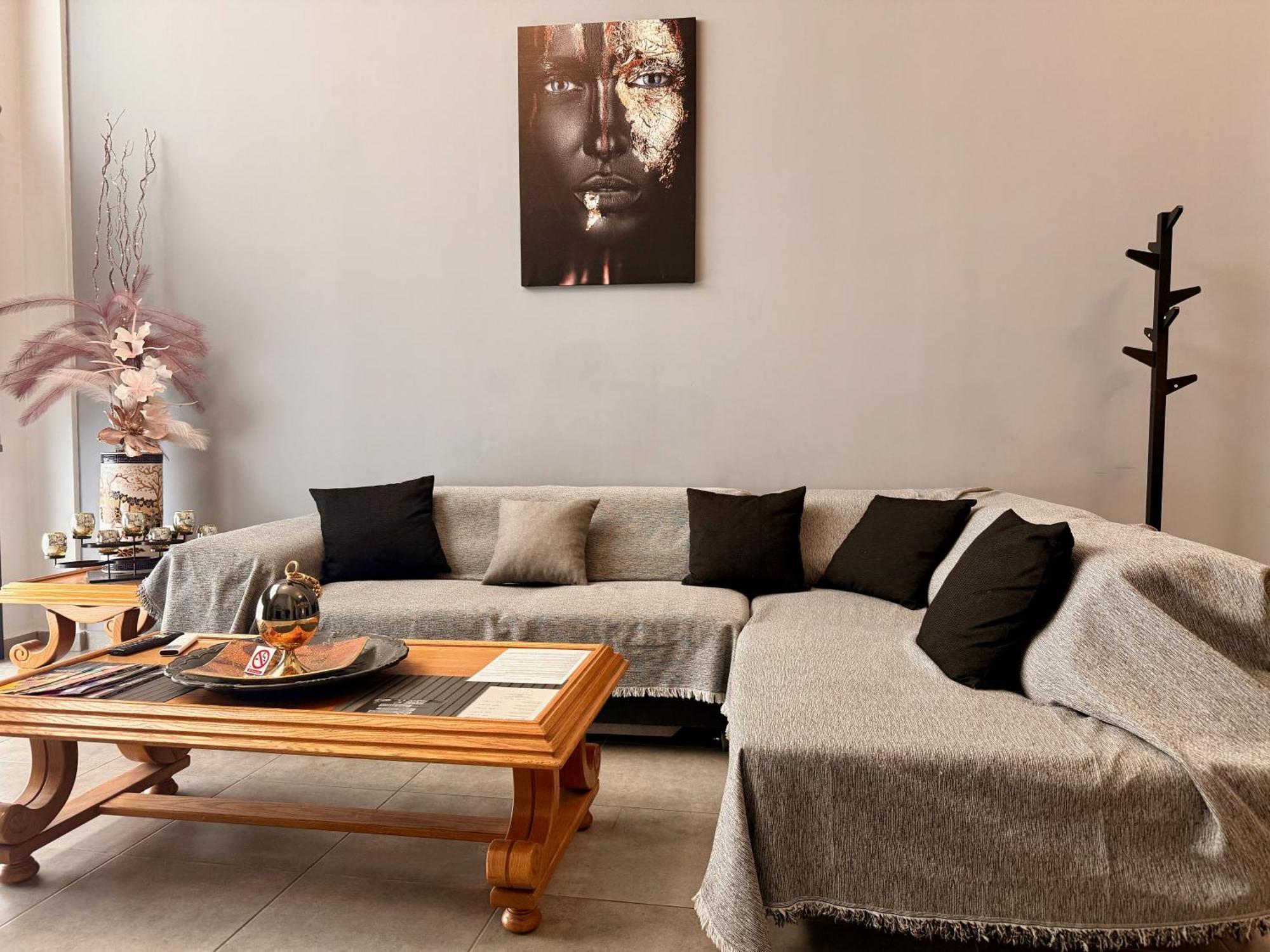 Thissio Luxury